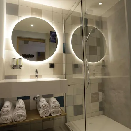 Hampton By Hilton 3*