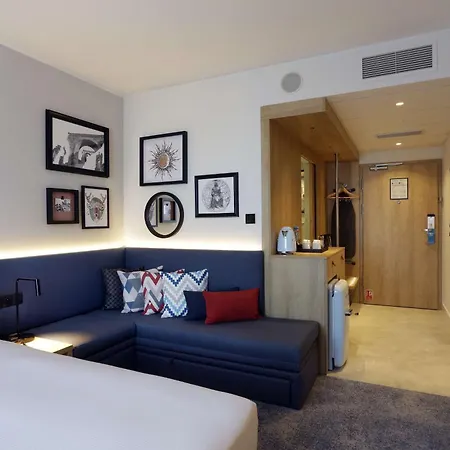 Hampton By Hilton 3*