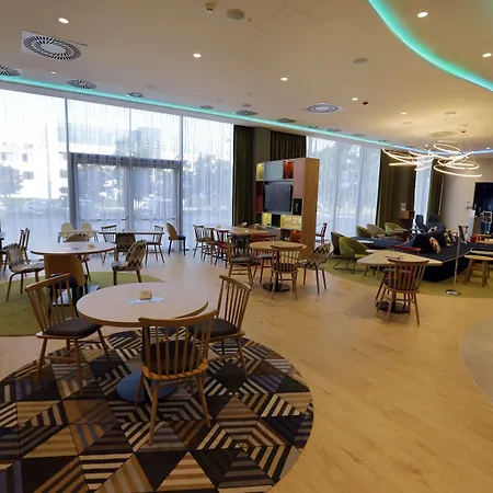 Hotel Hampton By Hilton 3*