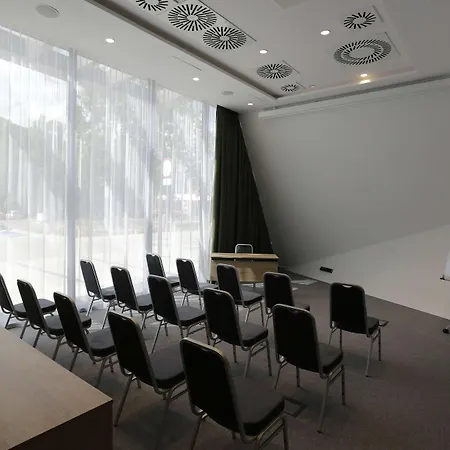 Hotel Hampton By Hilton 3*