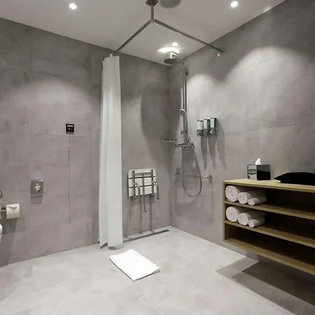 Ξενοδοχείο Hampton By Hilton 3*