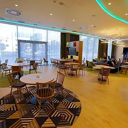 Hampton By Hilton 3*