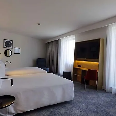 Hotel Hampton By Hilton 3*