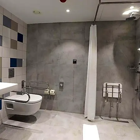 Hampton By Hilton 3*