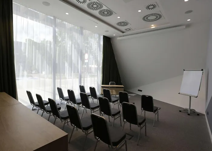 酒店 Hampton By Hilton 3*