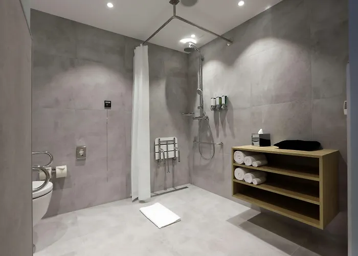 Hotel Hampton By Hilton 3*